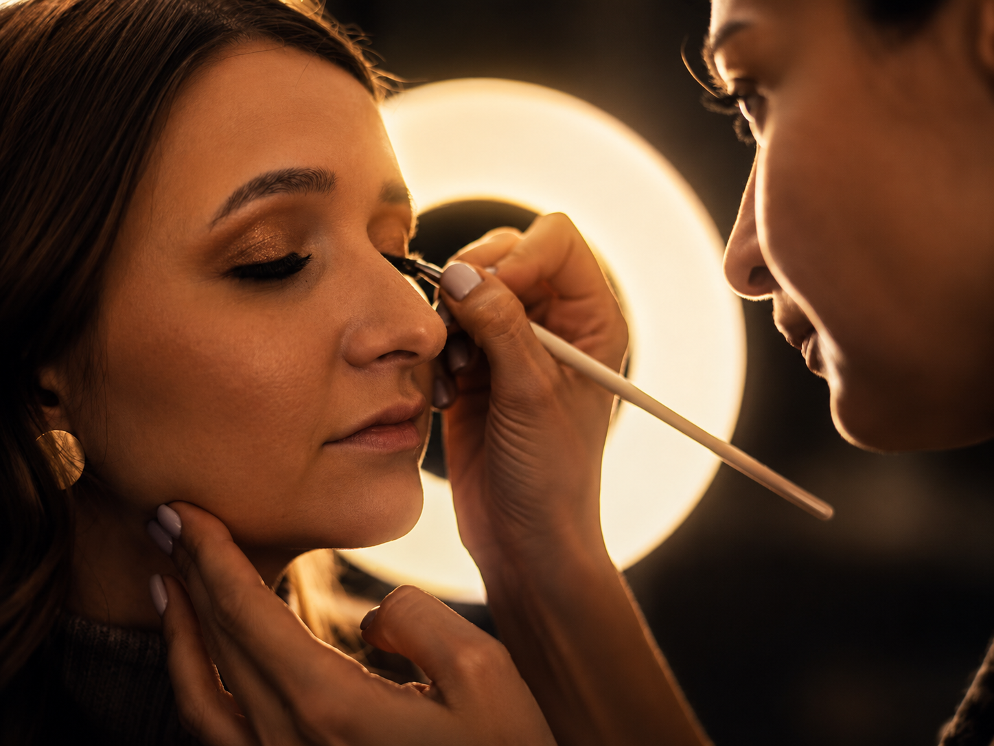 Composici&oacute;n premium de maquillaje profesional y cuidado facial